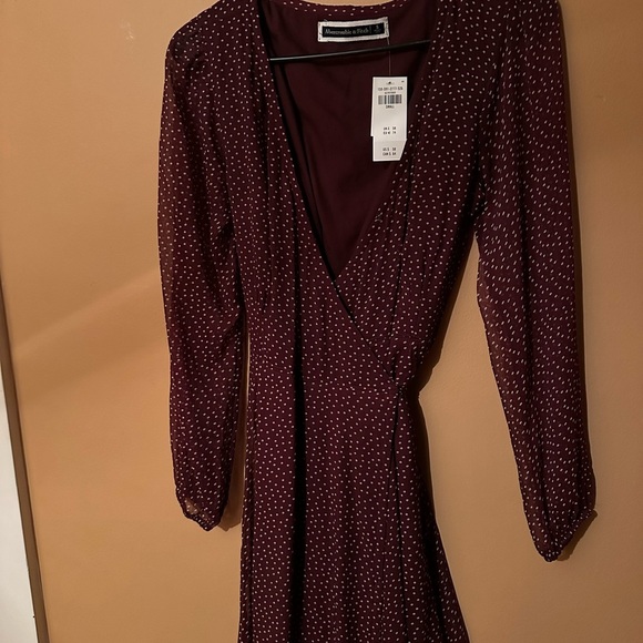 Abercrombie & Fitch Maroon Polka Dot Long Sleeve Dress - NWT
size: small - Picture 3 of 6